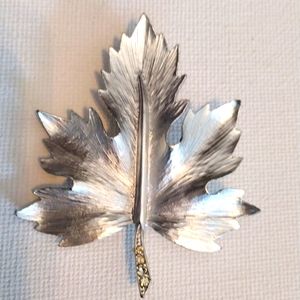Beautiful silver leaf with rhinestone stem brooch.
